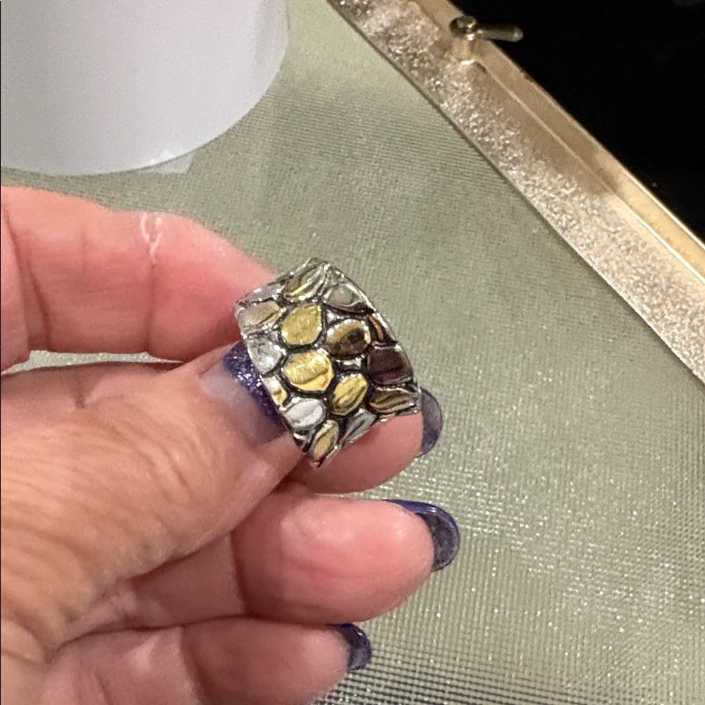 Mixed Metal Leaf Pattern Wide Band Ring - Silver & Gold